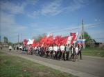 Торжественное шествие со знаменами, сшитыми из солдатских платков